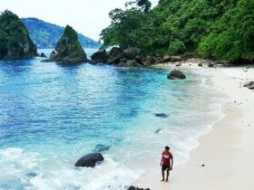 Pantai di Kebumen: Pesona Alam Selatan Jawa yang Masih Alami